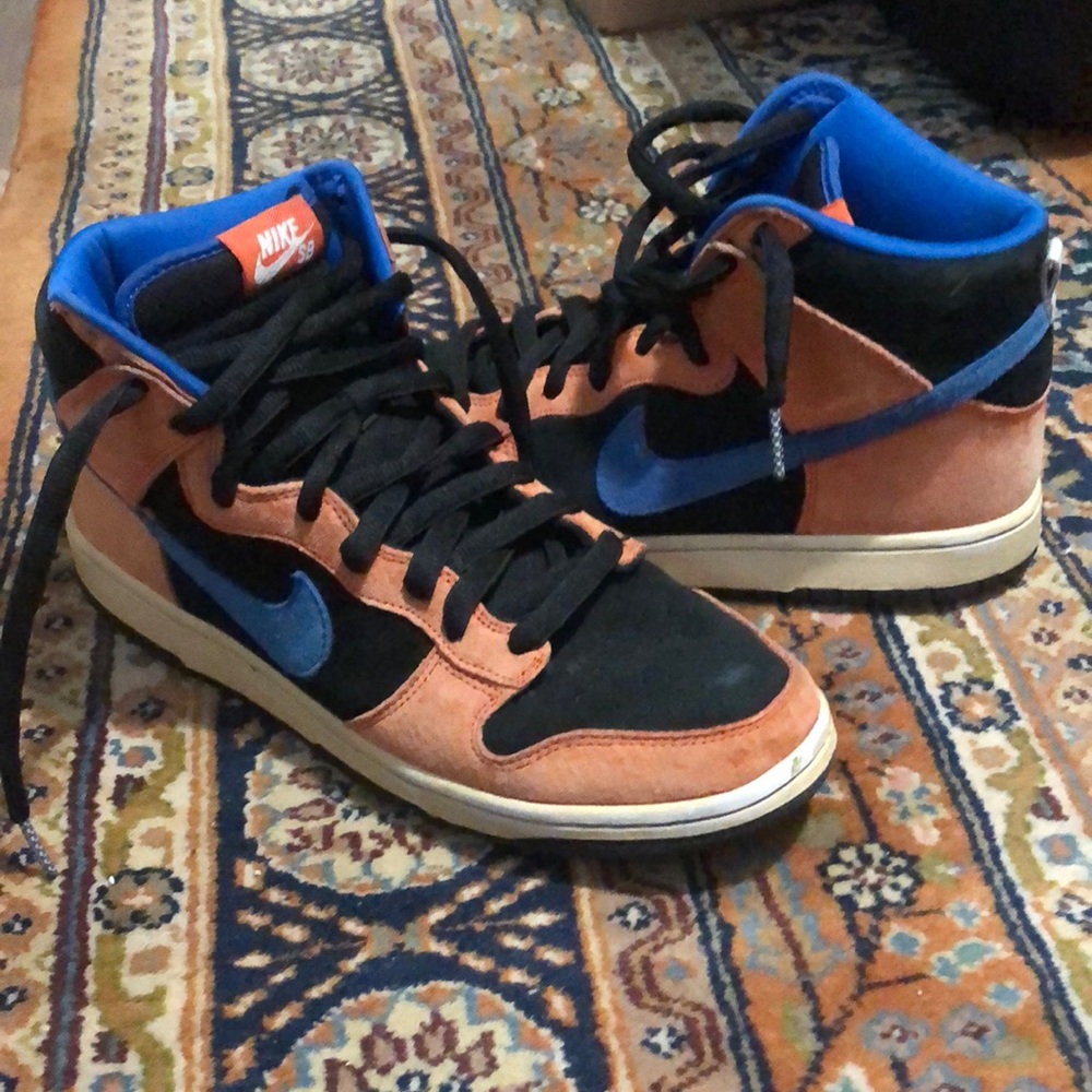 Nike SB Dunk High released 09/09/09